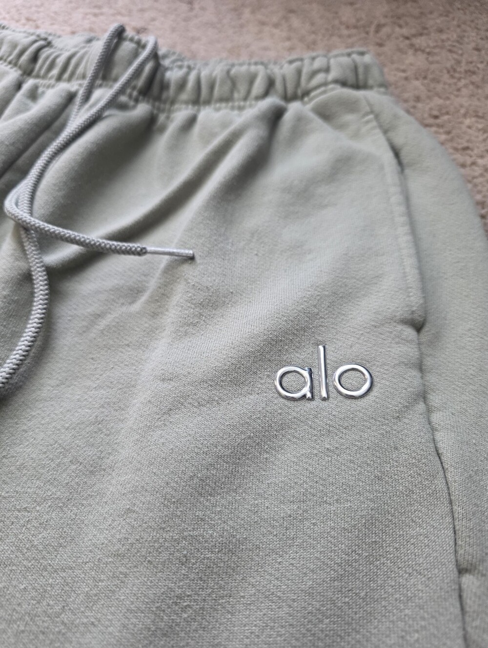 ALO Yoga Accolade Sweatpant Jogger in Limestone Small - Picture 2 of 3